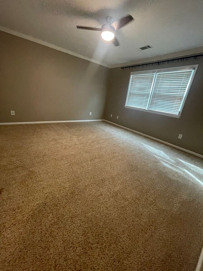 Building Photo - Spacious 4 Bedroom near Guilford College