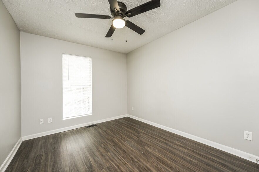 Building Photo - 2286 Strathmoor Manor Dr