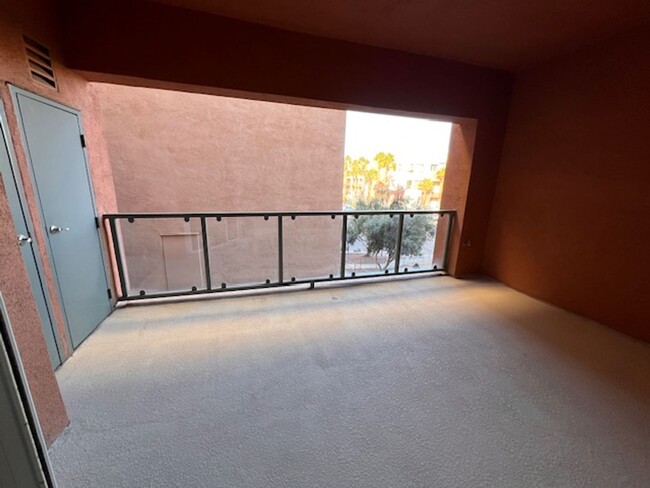 Building Photo - Stunning 1-Bedroom, 1-Bathroom Condo in Gu...