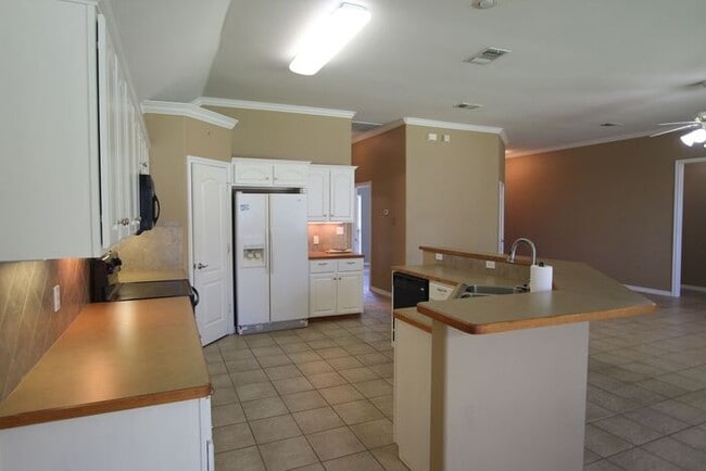 Building Photo - 3 bedroom 2 bathroom home in Tyler!