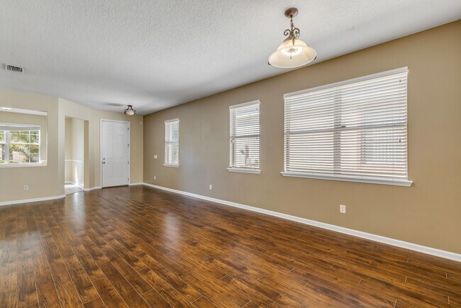 Building Photo - 627 Aeolian Dr