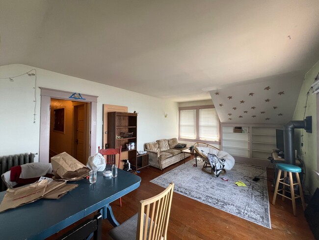 Building Photo - Studio apartment near WWU!