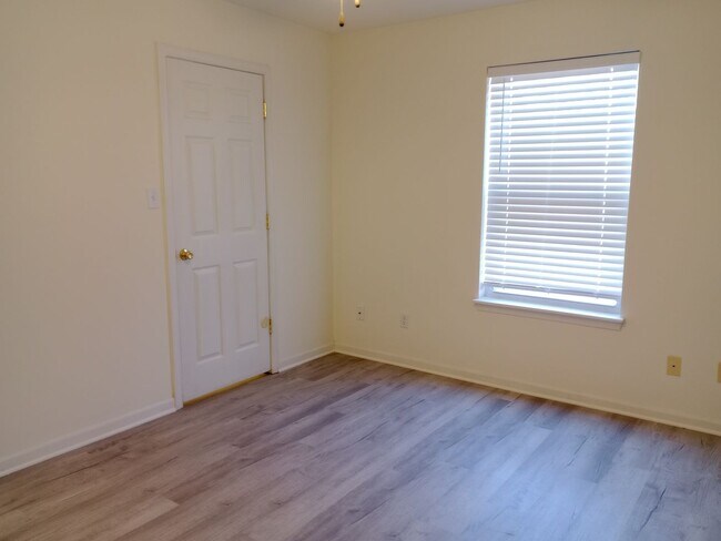 Building Photo - 5013-5015 Carrie Ridge Dr.