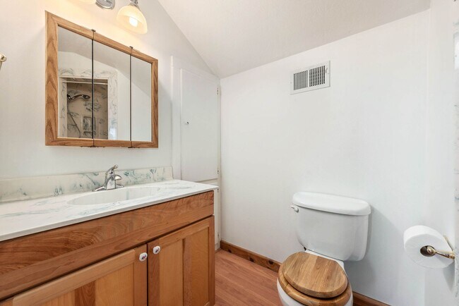 Building Photo - 10 acres with 3/2 cabin for rent in Navaso...