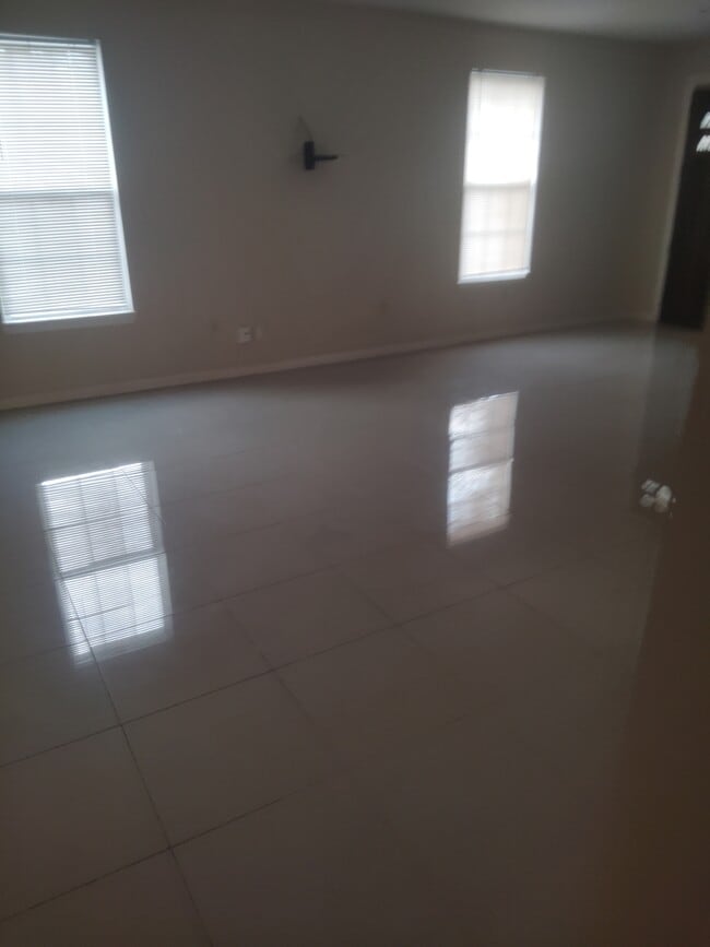 Building Photo - 446 Rivergrove Dr