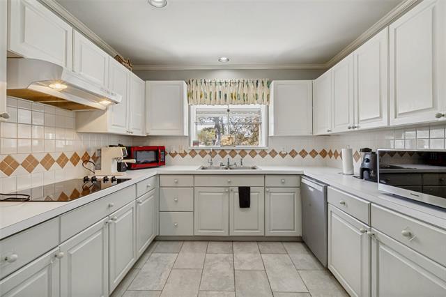 Building Photo - 3024 Encino Dr