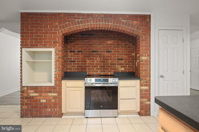 Building Photo - 6065 Eagles Nest Ln
