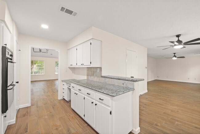 Building Photo - 3711 Fernview Dr