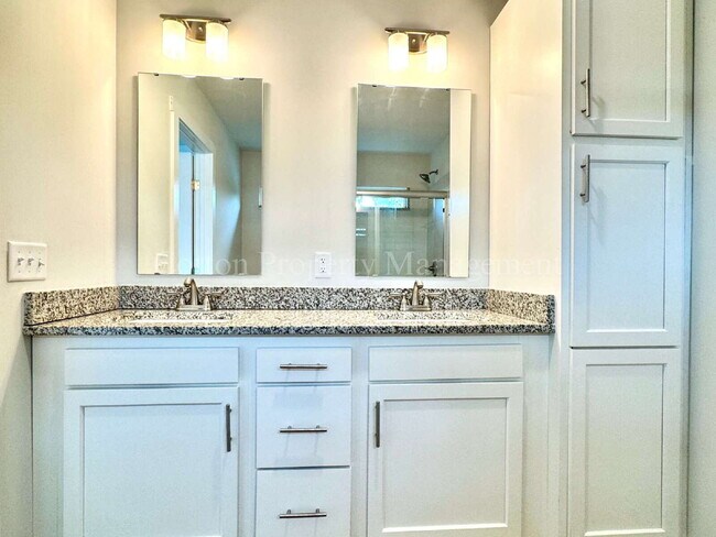 Building Photo - Modern 3BR/2.5BA Townhome | $2,100/mo. | P...