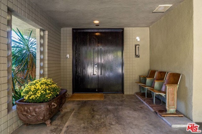 Building Photo - 2175 Ponet Dr