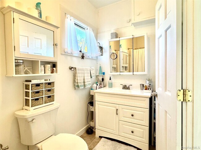 Building Photo - 42 Browns River Rd