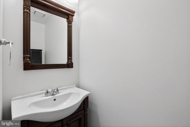 Building Photo - 2705 Vista Ct