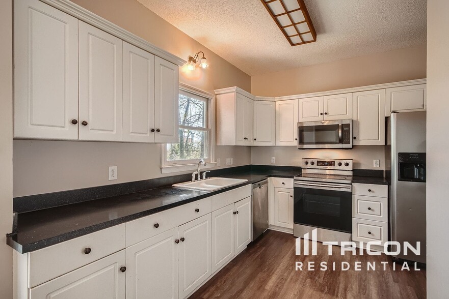 Building Photo - 714 Meridian Ct SW