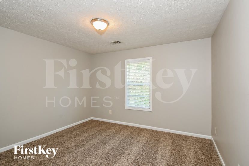 Building Photo - 830 James Ridge Dr