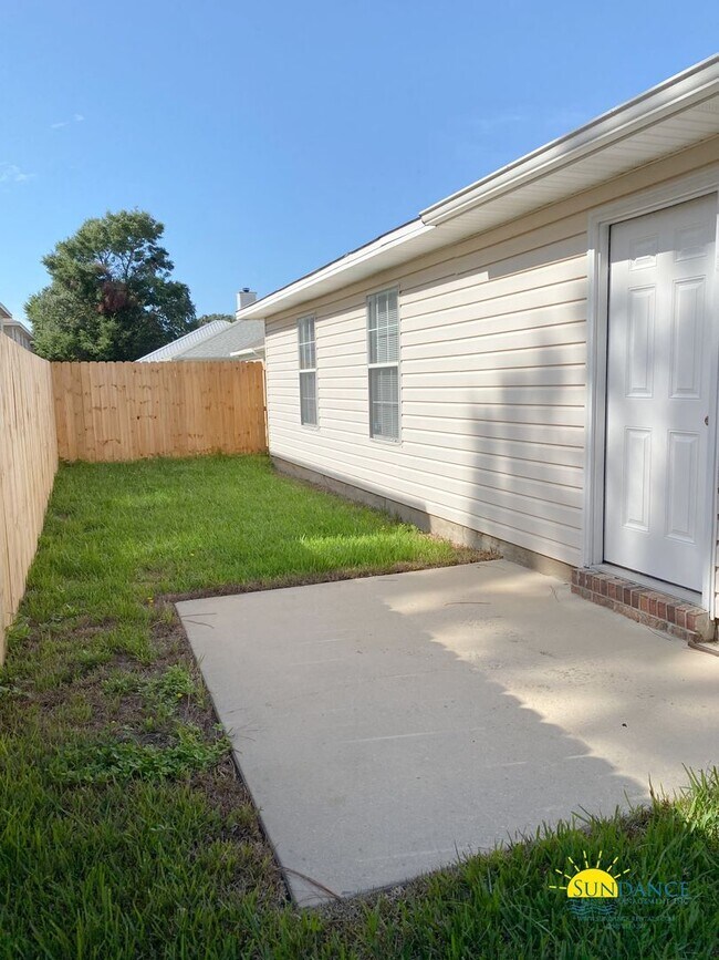 Building Photo - Wonderful 4 Bedroom Home in Fort Walton Beach