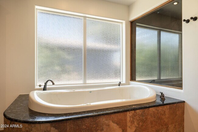 Building Photo - 8643 E Sandalwood Dr