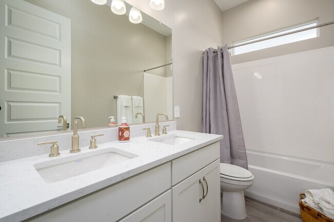 Building Photo - 5972 E Sinclair St