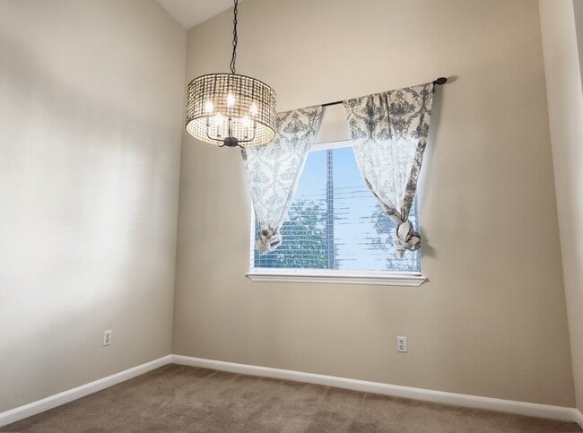 Building Photo - 10665 Cherry Hills Dr