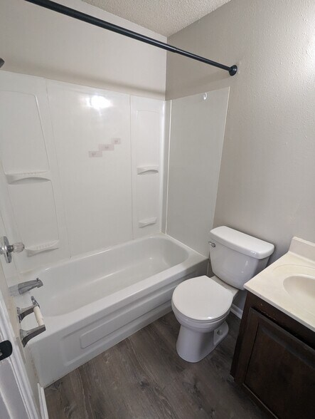 Building Photo - 515 E Pierce St., Apt.A