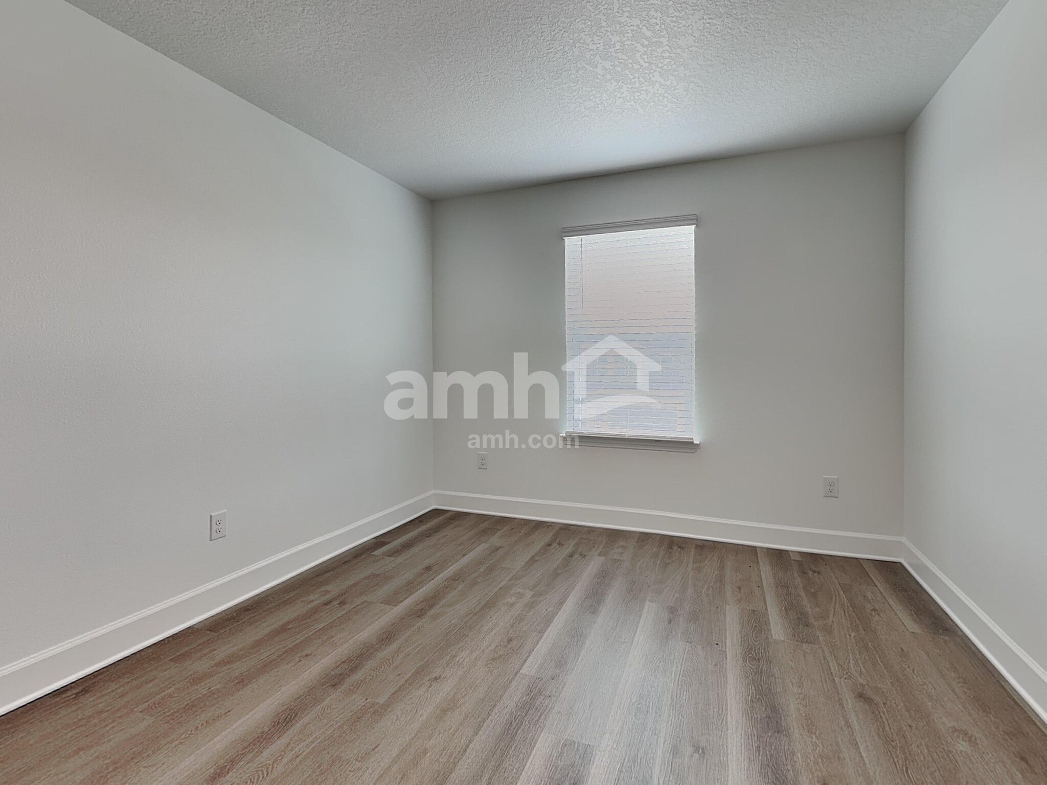 Building Photo - 37679 Dusty Saddle Ln