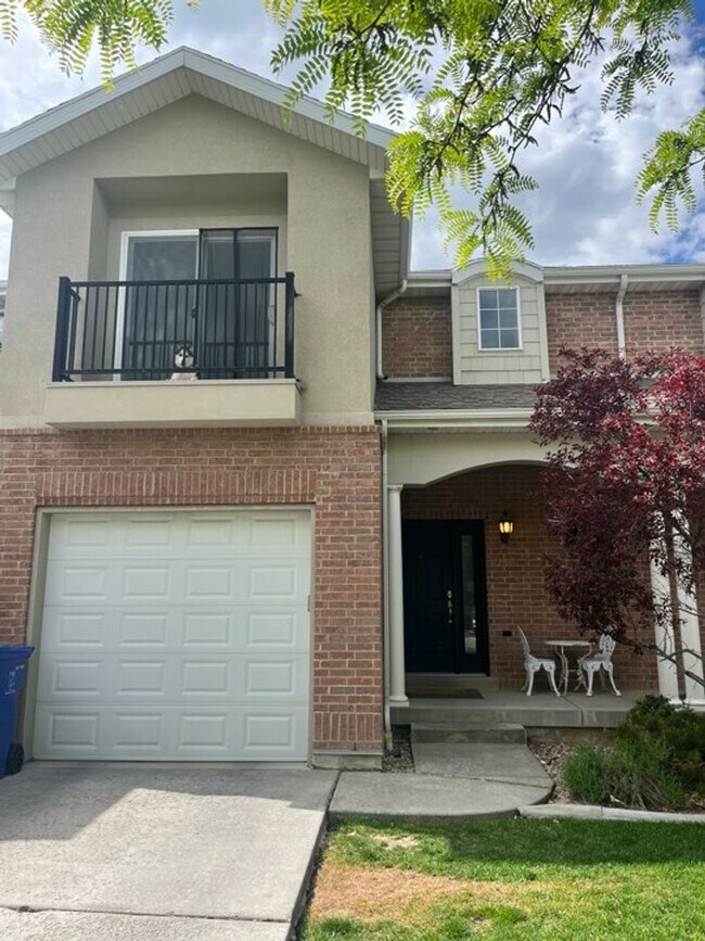 Primary Photo - Saratoga Townhome