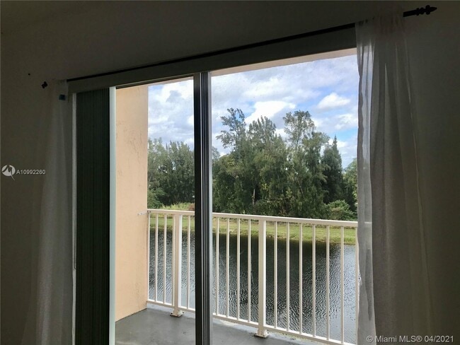 Building Photo - 16465 NE 22nd Ave