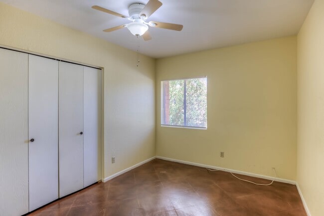Building Photo - 1422 S Moonflower Ln
