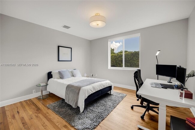 Building Photo - 320 NE 88th St