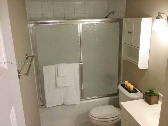 Building Photo - 401 Golden Isles Dr