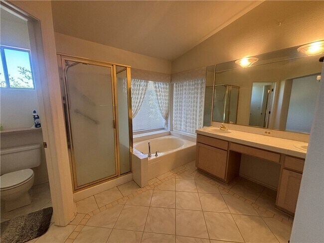 Building Photo - 2424 Ocean Front Dr