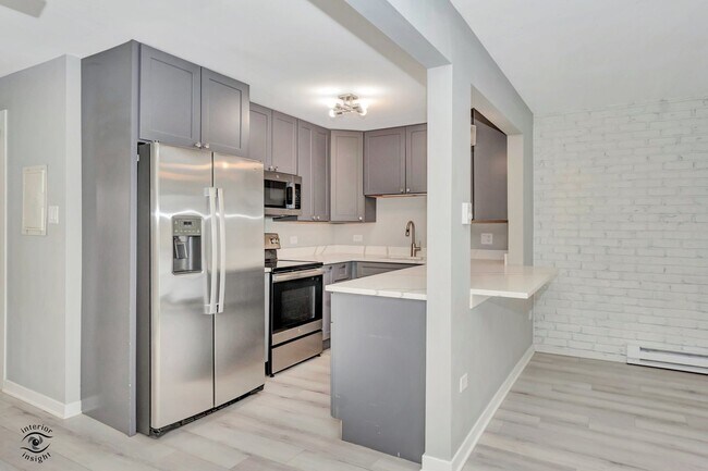 Building Photo - 7302 Blackstone Ave