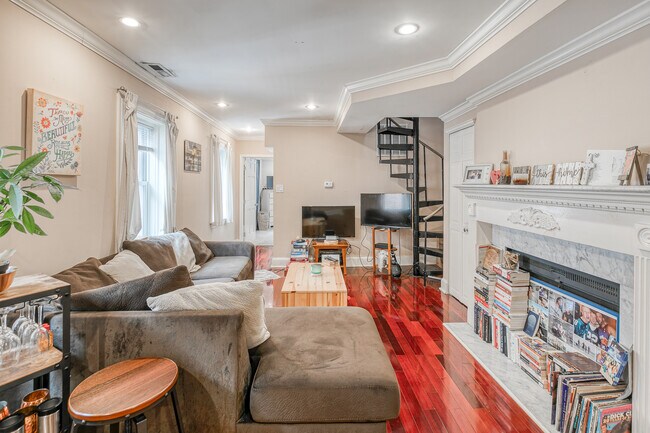 Primary Photo - 1715 Wallace St