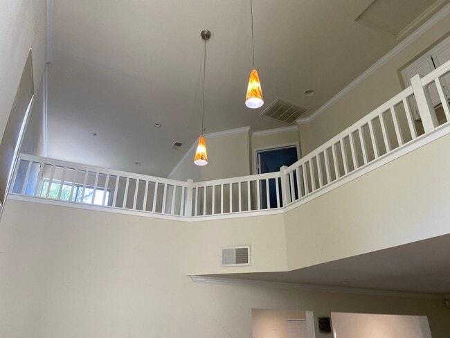 Building Photo - Spacious Antioch 3 bedroom, 2.5 bathroom end unit duet situated at the end of quiet cul de sac! W...