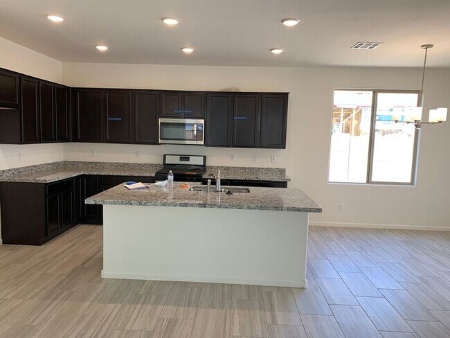 Building Photo - This stunning 4-bedroom, 2-bathroom home l...