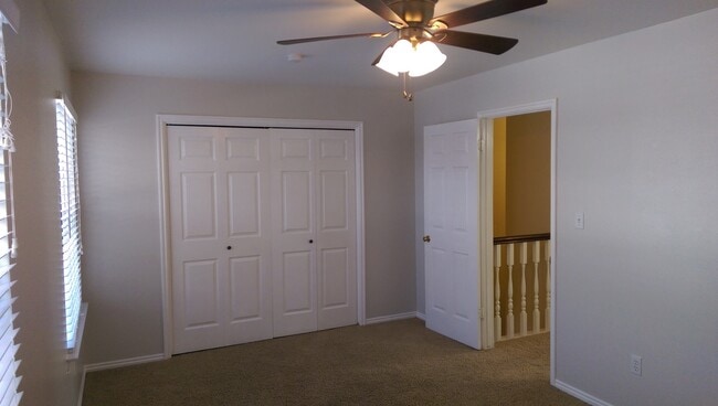 Building Photo - Great Town Home in Fantastic Location