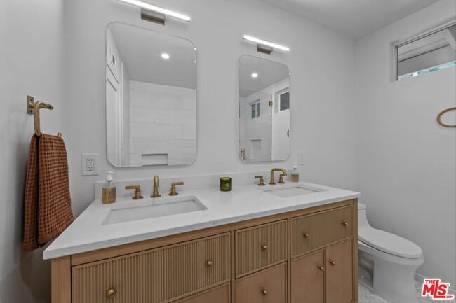 Building Photo - 3520 Mandeville Canyon Rd