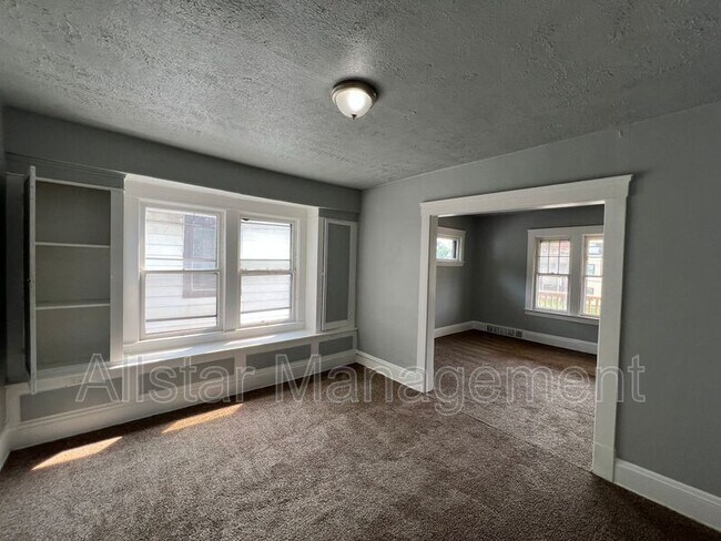 Building Photo - 1007 E 140th St