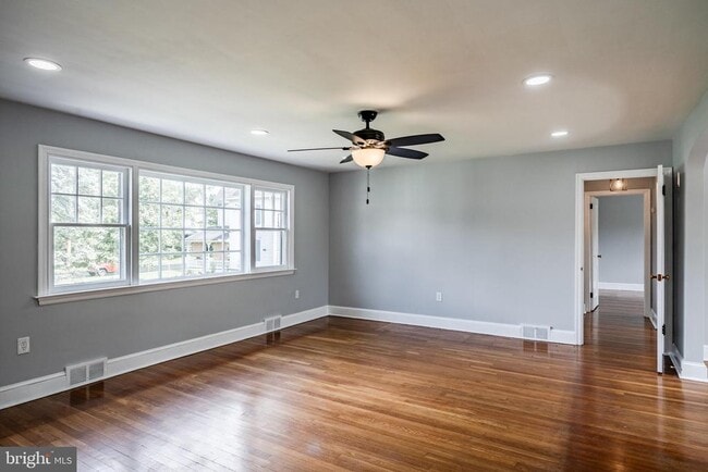 Building Photo - 38 Waverly Ave