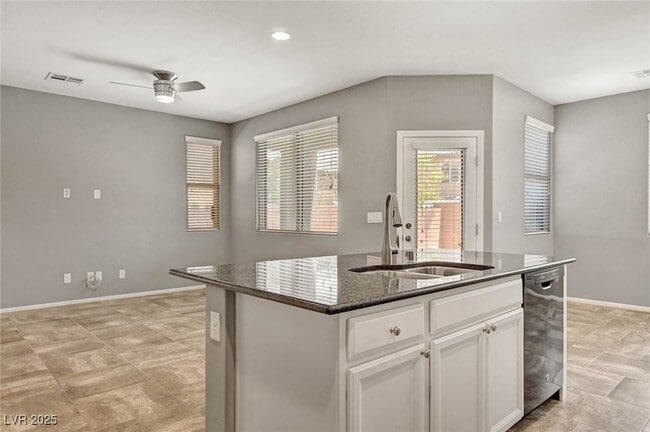 Building Photo - 864 Royal Amethyst Way