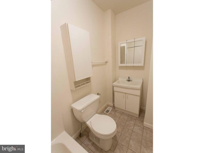 Building Photo - 916 Spruce St