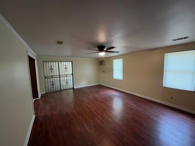 Building Photo - 951 Celia Dr