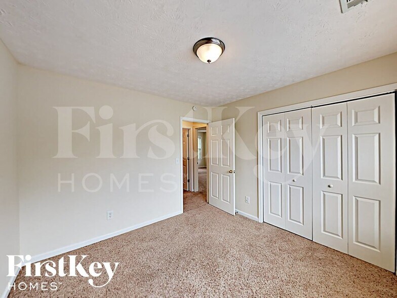 Building Photo - 8012 Mustang Ln