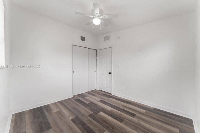 Building Photo - 290 NW 29th Ave