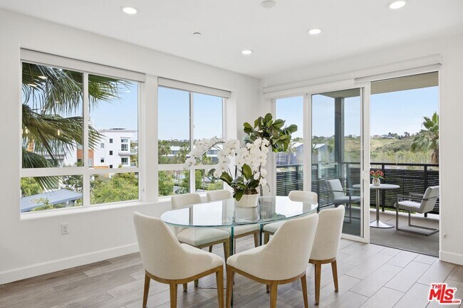 Building Photo - 12510 W Fielding Circle