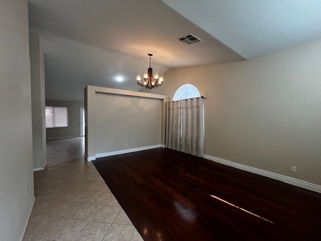 Building Photo - Stylish & Solar-Powered 5-Bed Gem with Vau...