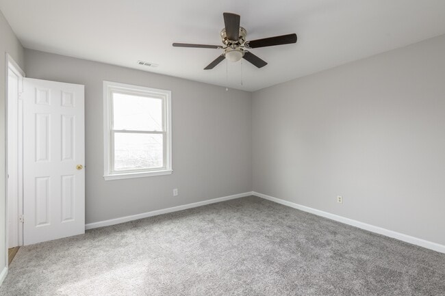 Building Photo - 4008 Gloucester Dr