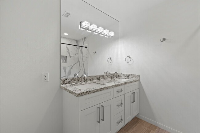 Building Photo - 12907 Trail Hollow Dr