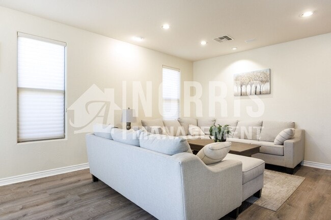 Building Photo - Beautiful Large Home NOT FURNISHED with Pool in Villago Community