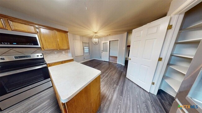 Building Photo - 106 Cedar Ridge Dr