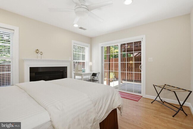 Building Photo - 3826 Elmwood Towne Way